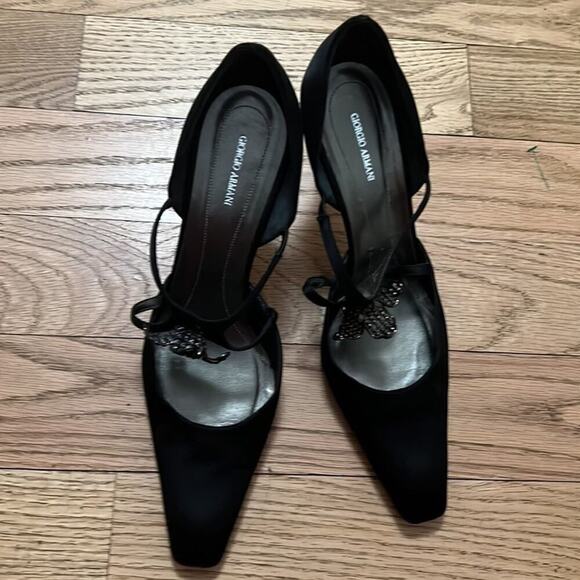 GIORGIO ARMANI BLACK SATIN FLOWER POINTED TOE HARDWARE PUMPS SIZE 40 1/2 - Picture 9 of 9